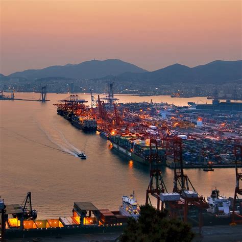lrqa|LR to focus growth on maritime industry .